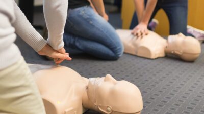 How to preform CPR on a pregnant woman?